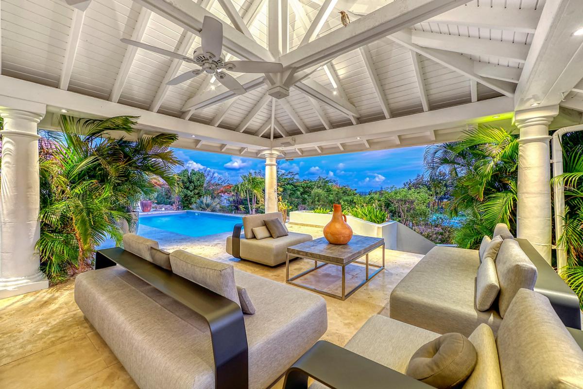 St Martin luxury Villa - Outdoor seating night